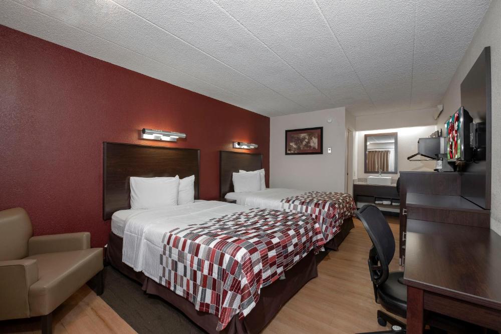 Deluxe Room with Two Double Beds Smoke Free interior